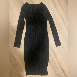 Black midi pleated dress